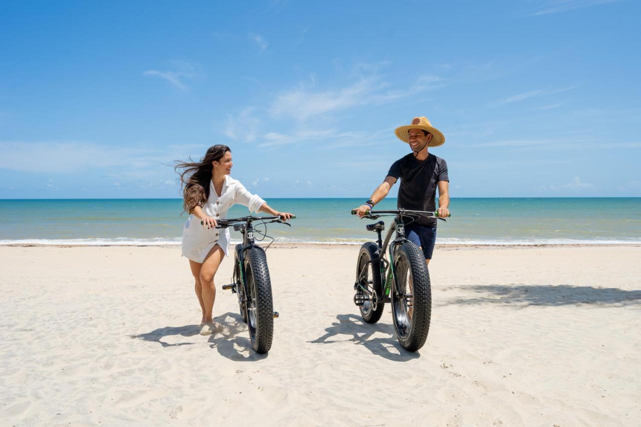 Carmel Cumbuco Resort Экстерьер фото Biking at the beach